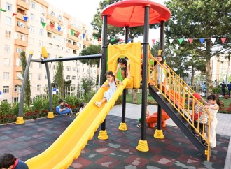 Heydər Əliyev Fondunun vitse-prezidenti Leyla Əliyevanın iştirakı ilə “Bizim həyət” layihəsi çərçivəsində yenilənmiş növbəti həyət sakinlərin istifadəsinə verilib
