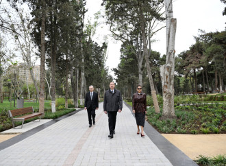 Prezident İlham Əliyev və Birinci xanım Mehriban Əliyeva Bakının Nərimanov rayonunda salınan yeni parkın açılışında iştirak ediblər