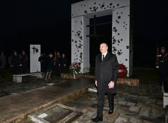 Azərbaycan və Slovakiya Prezidentləri Bratislavada Azadlıq Qapısı abidəsini ziyarət ediblər