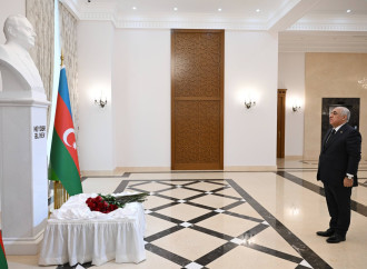 Baş nazir Əli Əsədov Türkmənistanda Ümummilli Lider Heydər Əliyevin xatirəsini yad edib