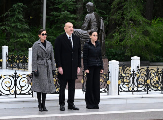 Prezident İlham Əliyev və Birinci xanım Mehriban Əliyeva Ümummilli Lider Heydər Əliyevin məzarını ziyarət ediblər