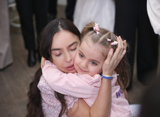 Heydər Əliyev Fondunun vitse-prezidenti Leyla Əliyeva, Bakı Media Mərkəzinin rəhbəri Arzu Əliyeva və Alena Əliyeva xüsusi qayğıya ehtiyacı olan uşaqlar üçün təşkil olunan bayram şənliyində iştirak ediblə