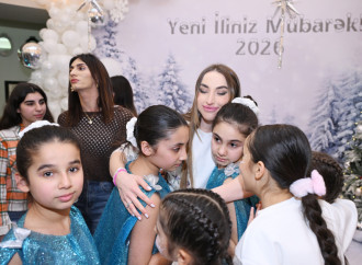 Heydər Əliyev Fondunun vitse-prezidenti Leyla Əliyeva, Bakı Media Mərkəzinin rəhbəri Arzu Əliyeva və Alena Əliyeva xüsusi qayğıya ehtiyacı olan uşaqlar üçün təşkil olunan bayram şənliyində iştirak ediblə