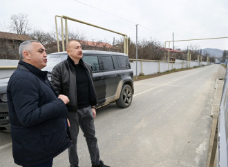 Prezident İlham Əliyev Ağdərə rayonunun Aşağı Oratağ kəndində görülmüş işlərlə tanış olub