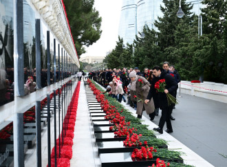 Mədəniyyət Nazirliyinin kollektivi 20 Yanvar şəhidlərinin xatirəsini yad edib