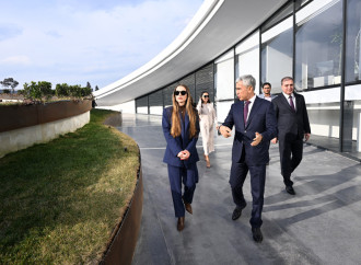 Heydər Əliyev Fondunun vitse-prezidenti Leyla Əliyeva və Alena Əliyeva Gəncə Memorial Kompleksini və Milli Qəhrəman Natiq Qasımovun ailəsini ziyarət ediblər