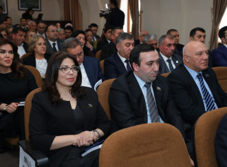 “Bir Elin Manifesti” müsabiqəsinin qalibləri mükafatlandırıldı