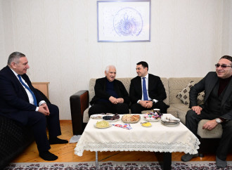Xalq şairi Nəriman Həsənzadə yubileyi münasibətilə evində ziyarət olunub