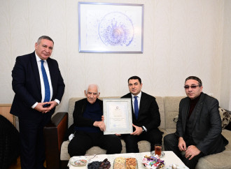 Xalq şairi Nəriman Həsənzadə yubileyi münasibətilə evində ziyarət olunub