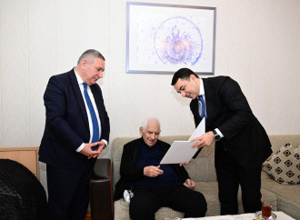 Xalq şairi Nəriman Həsənzadə yubileyi münasibətilə evində ziyarət olunub