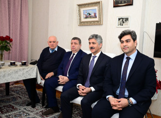 Xalq şairi Nəriman Həsənzadə yubileyi münasibətilə evində ziyarət olunub