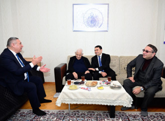 Xalq şairi Nəriman Həsənzadə yubileyi münasibətilə evində ziyarət olunub