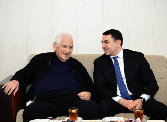 Xalq şairi Nəriman Həsənzadə yubileyi münasibətilə evində ziyarət olunub