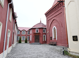 Leyla Əliyeva və Alena Əliyeva Cümə məscidini ziyarət ediblər