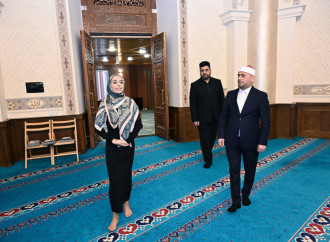 Leyla Əliyeva və Alena Əliyeva Cümə məscidini ziyarət ediblər