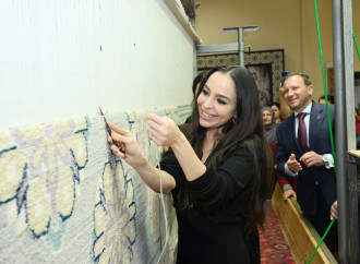 Heydər Əliyev Fondunun vitse-prezidenti Leyla Əliyeva “Azərxalça” ASC-nin Şuşa məscidi üçün hazırladığı növbəti xalçalarının kəsim mərasimində iştirak edib