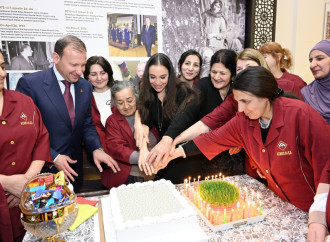 Heydər Əliyev Fondunun vitse-prezidenti Leyla Əliyeva “Azərxalça” ASC-nin Şuşa məscidi üçün hazırladığı növbəti xalçalarının kəsim mərasimində iştirak edib
