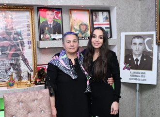 Heydər Əliyev Fondunun vitse-prezidenti Leyla Əliyeva Vətən Müharibəsi Qəhrəmanı Şahin Allahyarovun ailəsini ziyarət edib