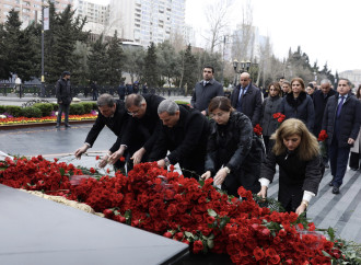 Maliyyə Nazirliyinin kollektivi Xocalı faciəsi qurbanlarının xatirəsini anıb