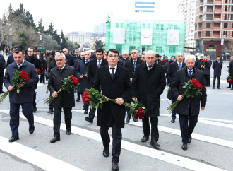 İqtisadiyyat Nazirliyinin rəhbərliyi Xocalı soyqırımı abidəsini ziyarət edib
