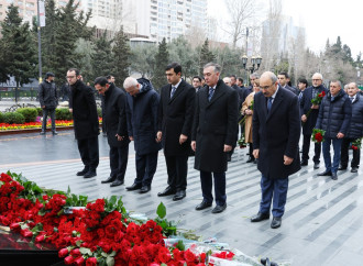 İqtisadiyyat Nazirliyinin rəhbərliyi Xocalı soyqırımı abidəsini ziyarət edib