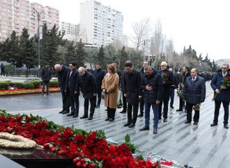 İqtisadiyyat Nazirliyinin rəhbərliyi Xocalı soyqırımı abidəsini ziyarət edib