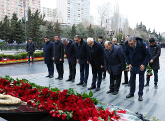 İqtisadiyyat Nazirliyinin rəhbərliyi Xocalı soyqırımı abidəsini ziyarət edib