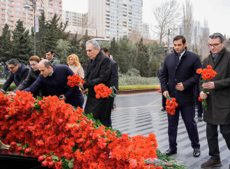 Əmək və Əhalinin Sosial Müdafiəsi Nazirliyinin kollektivi “Ana harayı” abidəsini ziyarət edib