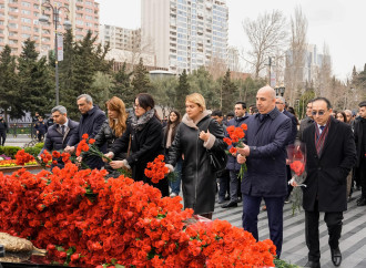 Əmək və Əhalinin Sosial Müdafiəsi Nazirliyinin kollektivi “Ana harayı” abidəsini ziyarət edib