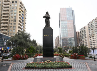 Mədəniyyət Nazirliyinin kollektivi Xocalı soyqırımı abidəsini ziyarət edib