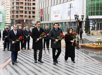 Mədəniyyət Nazirliyinin kollektivi Xocalı soyqırımı abidəsini ziyarət edib