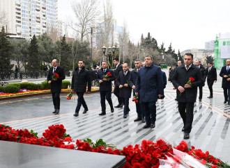 Mədəniyyət Nazirliyinin kollektivi Xocalı soyqırımı abidəsini ziyarət edib