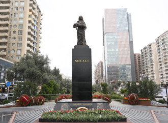 Dövlət və hökumət rəsmiləri Xocalı soyqırımı abidəsini ziyarət ediblər