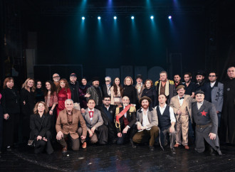 Heydər Əliyev Fondunun vitse-prezidenti Leyla Əliyeva “Neft bumu hamıya gülümsəyir” tamaşasının nümayişində iştirak edib