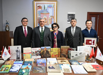 Türk Mədəniyyəti və İrsi Fondu tərəfindən nəşr olunan kitablar Manas Qırğız-Türk Universitetinə hədiyyə edilib