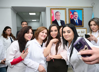 Leyla Əliyeva Bakı Şəhər Narkoloji Mərkəzini ziyarət edib