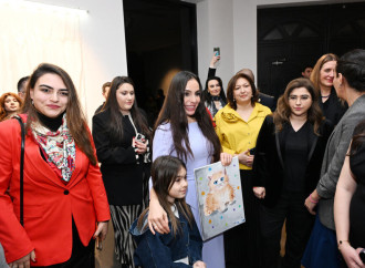 Leyla Əliyeva "Mənzərəyə açılan ev" mövzusunda qrup sərgisində iştirak edib