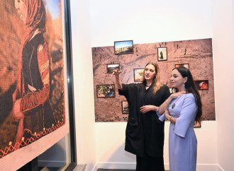 Leyla Əliyeva "Mənzərəyə açılan ev" mövzusunda qrup sərgisində iştirak edib