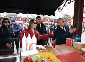 Alena Əliyeva Novruz yarmarkasını ziyarət edib