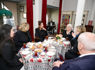 Birinci xanım Mehriban Əliyeva Tbilisidə Mirzə Fətəli Axundzadə adına Azərbaycan Mədəniyyəti Muzeyi ilə tanış olub