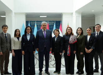 Qazaxıstan XİN rəhbəri Türk Mədəniyyəti və İrsi Fondunu ziyarət edib