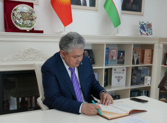 Qazaxıstan XİN rəhbəri Türk Mədəniyyəti və İrsi Fondunu ziyarət edib