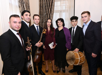 Leyla Əliyeva və Alena Əliyeva “İrəvan: tarixin və itirilmiş irsin əks-sədası” kitabının təqdimat mərasimində iştirak ediblər