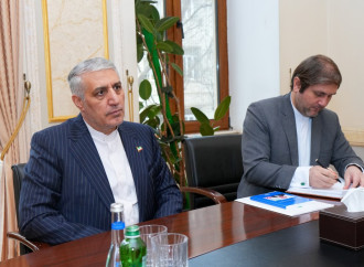 Dövlət Komitəsinin sədri İran səfiri ilə görüşüb