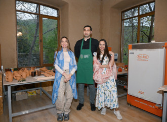 Leyla Əliyeva və Arzu Əliyeva Şəkidə “ABAD” Keramika və Tətbiqi Sənət Mərkəzi ilə tanış olublar
