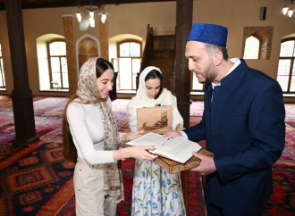 Leyla Əliyeva və Arzu Əliyeva Şəkidə Xan məscidini ziyarət ediblər