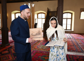 Leyla Əliyeva və Arzu Əliyeva Şəkidə Xan məscidini ziyarət ediblər