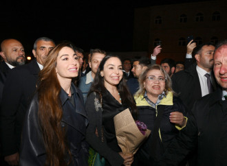 Leyla Əliyeva və Arzu Əliyeva Beynəlxalq Xalça Festivalını ziyarət ediblər