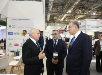 Prezident köməkçiləri Şahmar Mövsümov və Xalid Əhədov “Caspian Agro 2026” və “InterFood Azerbaijan” sərgiləri ilə tanış olublar