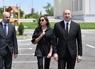 Prezident İlham Əliyev və Birinci xanım Mehriban Əliyeva Şükürbəyli kəndində fərdi evlərdə yaradılmış şəraitlə tanış olublar